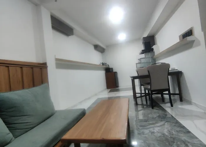 Apartament Pulukisi - Hotel, Apartments, Cafe And Restaurant