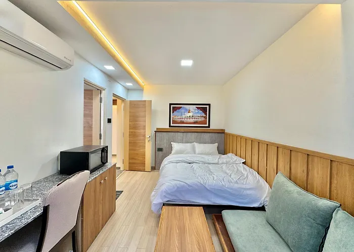 Pulukisi - Hotel, Apartments, Cafe And Restaurant